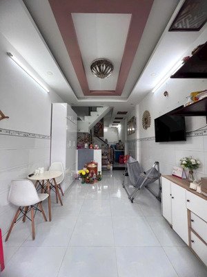 bán nhà shr ngã tư ga sát chợ cầu đồng 1 lầu hoàn công đầy đủ đường 5m thông 2 phòng ngủ 2 tolet