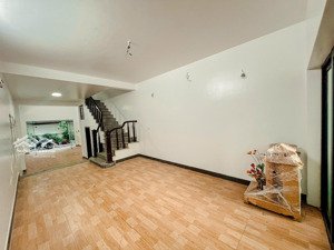 nhà phân lô ô tô dừng đỗ ngày đêm diện tích rộng kinh doanh buôn bán tốt