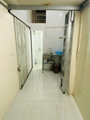 cho thuê nhà riêng biệt nghĩa dũng 12m2 gồm 1 tầng 1 lửng wc khép kín sẵn kệ bếp, nóng lạnh 3,5tr