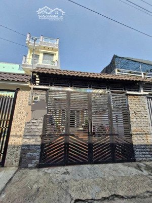 hẻm xe hơi _ cấp 4_ diện tích 104m2 ngang 4,5m.linh xuân thủ đức