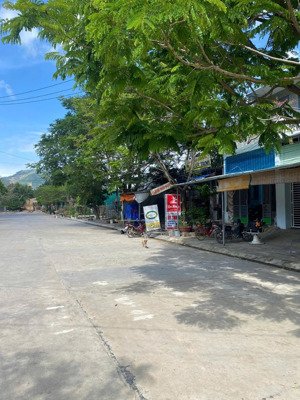 hiếm có 2 căn nhà đường ô tô 20m, bắc nha trang, 180m2, giá chỉ 3 tỉ 750