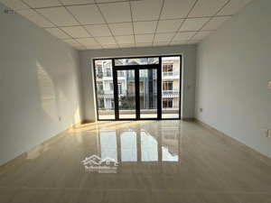 cho thuê văn phòng 450m2. giá 60 triệu tại khu đô thị him lam kênh tẻ. dt nhà 5x20 có thang máy .