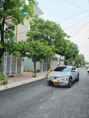 nhà 3 tầng, cạnh đông tăng long. 56m2, giá 5,1 tỉ