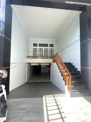 cho thuê nhà đường kha vạn cân, linh tây, thủ đức, dtsd 450m2, có thang máy, 5pn, đường rộng