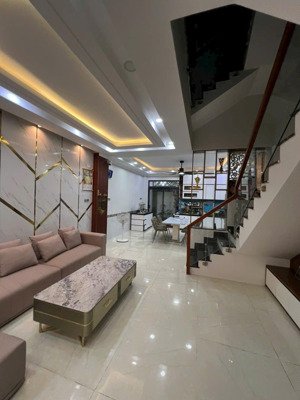 bán nhà 3 lầu, 2 mt công viên kdc đào sư tích, 5x17m , 8ty9