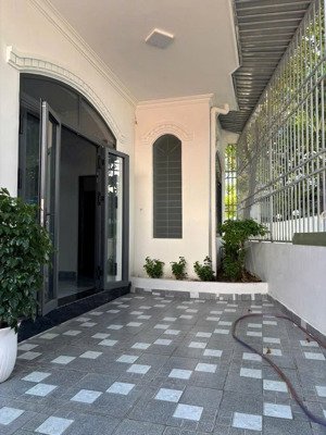 nhà gần biển 3 mặt tiền nguyễn khắc viện, vĩnh hoà, 99m2, giá chỉ 8 tỷ