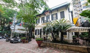 cho thuê nhà mặt phố trần hưng đạo, mặt tiền 11m, diện tích mỗi tầng 450 m2, 2 tầng, hàng hiếm