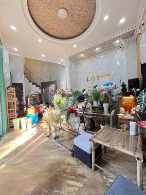 nhà 4 tầng mặt tiền hải phòng: ngang rộng 9m đẹp