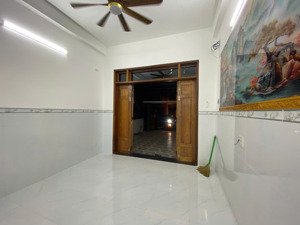 bán căn góc 3 tầng ô tô vào tận nhà, cạnh bên tđc ngọc hiệp giá chỉ: 5 tỷ 700 triệu