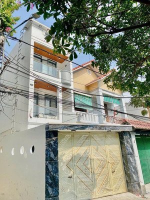 vũng tàu - cần bán nhà hẻm 2 xe ô tô tránh nhau 10m - ngang 4,5m nở hậu 6,3m sổ hồng hoàn công