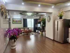 cần bán căn hộ toà ct5 xa la,hà đông,dt 126m, 3pn., 2vs. lh kiều thuý 