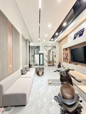 bán nhà dương văn bé, 5 tầng xây mới thang máy, mặt ngõ thông kinh doanh, vị trí đẹp, 40m2 11.4 tỷ