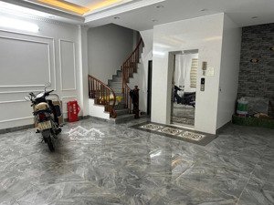 cho thuê nhà phân lô tại nguyễn thị định, trung hòa, 60m 5 tầng, thang máy. 30tr/th