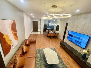 chính chủ bán căn 95m2 rẻ nhất dự án. tầng trung. 3pn-2vs full nội thất, cửa đb ban công tn.