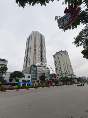 bán căn hộ tòa m5 nguyễn chí thanh. căn góc dt 149m 3pn 2wc có thể sửa được 4pn. giá bán 11 tỷ