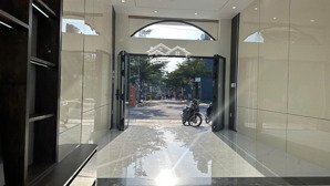 bán nhà 3 tầng sát bên tp.thủ đức. giá 5,4 tỷ (tl) gần chợ,tttm,trường học, bệnh viện.lh 