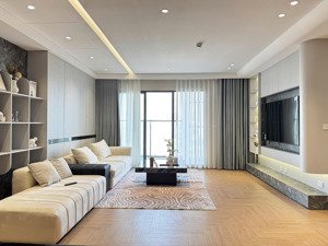 e cần bán siêu phẩm căn góc 142.8m2 phun nội thất sang xịn chung cư hpc landmark105