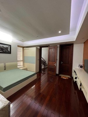 bán nhà mặt ngõ hoàng ngân: dt 90m2, mt 4.5m, 5tầng, lô góc, đường ôtô tránh, gía 29 tỷ thỏa thuận