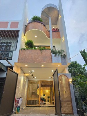 bán gấp villa mini cách biển chỉ 100m, thiết kế cao cấp, sân oto, full nội thất, dòng tiền 30tr/th