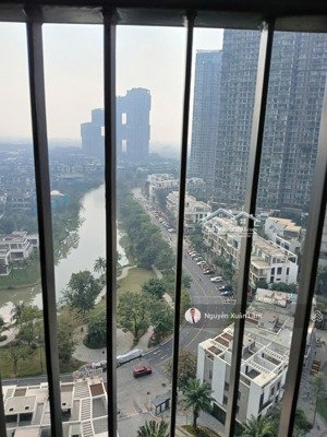 cần bán căn 30m2 full đồ view nhìn biệt thư đảo hướng đn giá rẻ 2.550 tỷ bao phí oasis ecopark