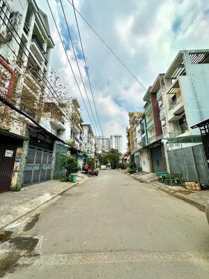 bán nhà 4 tầng dt: 4x19m đường trước nhà 10m phạm văn chiêu-gò vấp