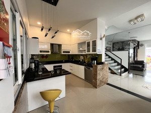 biệt thự đặc biệt to đẹp cách biển nha trang 2,5km