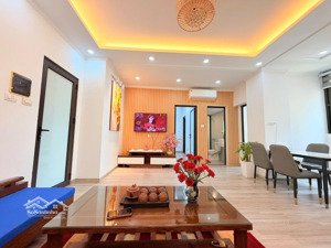 nhà em cần bán căn tập thể tại ngõ 120 hoàng quốc việt, gồm 2pn, 2vs, full đồ giá 4.3 tỷ:o936o71228