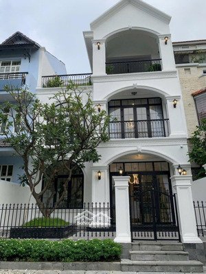 còn duy nhất 1 căn biệt thự nam đô phú mỹ hưng q7 giá tốt nhát thị trường .