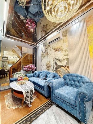 5 tầng thang máy phố bạch mai, gần mặt phố, ô tô đỗ cổng, 6 phòng ngủ full nội thất hiện đại