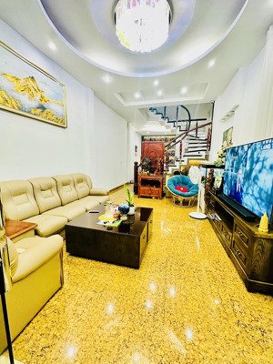 mặt ngõ đội cấn, ô tô đỗ gần, 2 thoáng, ngõ thông, sân xe, không lỗi phong thuỷ, sổ cc, 47m2*mt4.5m