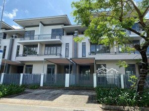 gia đình cần tiền bán gấp nhà lavila kiến á nhà bè dt 5.5x17.6m (96.8m2) giá 11 tỷ đã bao gồm thuế