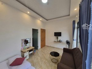 cho thuê studio đẹp, rộng có cửa chống cháy đầy đủ, full nội thất bao điện nước giá 3,8tr/ thang