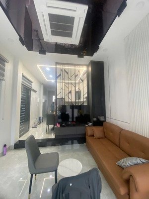 cho thuê nhà 3 lầu trung tâm phú nhuận + thang máy + nội thất cao cấp