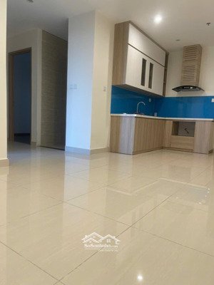 cho thuê căn 2 ngủ đồ cơ bản giá 8,5 triệu vinhomes smart city