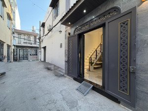 nhà đẹp gò vấp giá nhỉnh 4 tỷ xe hơi đậu cửa trục đường bùi quang là gò vấp