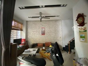 tân bình hạ từ 11.8 ty
giá mới 10.6 tỷ tl
bán nhà thiên phước hxh nhựa 6m ngang gần 6m3 -