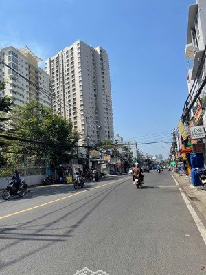 nhà góc 2 mặt tiền hẻm xe hơi hậu giang, dt: 5.5 x 9.8m nở hậu tài lộc. giá: 5tỷ550 có tl