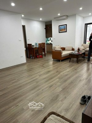 bán cc đẹp tòa ct6,77m, 3pn sửa thành 2pn, 1wc tại khu đô thị mới định công,căn góc 2 ban công