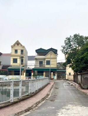 59m đất kiêu kỵ cạnh hồ thoáng đường oto thông giá 5 tỷ 250