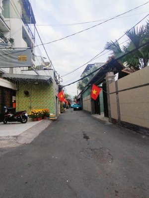 ngay dương quảng hàm, hẻm xe tải thông, 4 tầng, 90m2, ngang hơn 5m, chỉ nhỉnh 100tr/m2