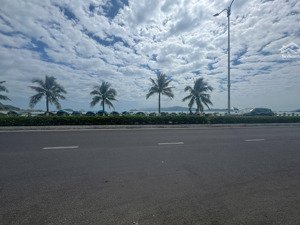 bán đất 3 mặt tiền phạm văn đồng ngang hơn 9m diện tích 226,4 m2 view biển phù hợp đầu tư