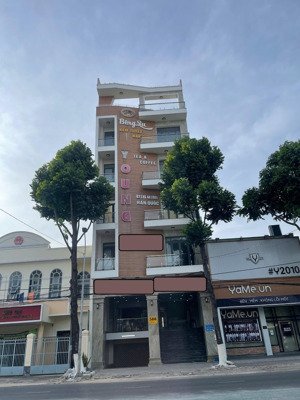 mặt tiền tiện kinh doanh mở văn phòng, ngân hàng, showroom