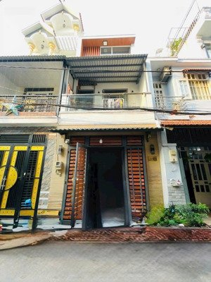 ngay chợ kinh doanh 4x12m 3tấm nhỉnh 5ty