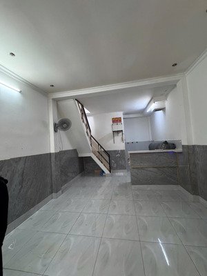 cho thuê nhà nguyên căn hẻm 258 trần hưng đạo, phường nguyễn cư trinh quận 1
dtsd: 64m2