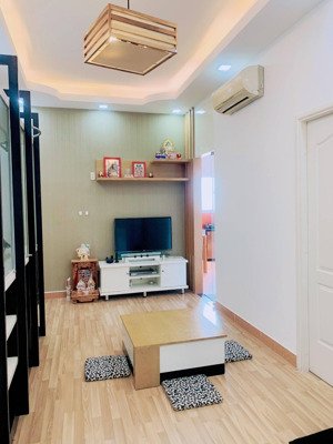 bán nhanh căn hộ lý thường kiệt q11 2pn 2.75 tỷ chủ nhà bán trực tiếp, không qua trung gian