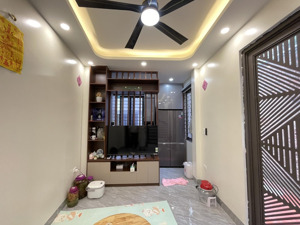 bán nhà dân xây -mới đẹp - 31,5m2 - đầy đủ nội thất ở luôn - chỉ hơn 6 tỷ