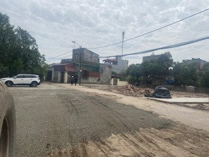 nhà em cần bán 1 lô 99,6m hoặc bán cả 1000m2 đất mặt đường, tại phường an dương, gần kcn lg3