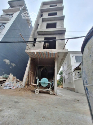 bán căn nhà dòng tiền, lô góc, 7 phòng ngủ, giá siêu tốt, trung tâm hoài đức.