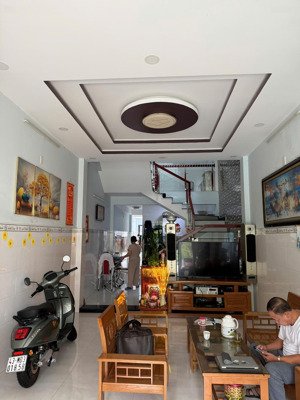 gấp bán nhà 2 tầng mới cứng đường lê hữu trác vào ở ngay