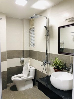 cần cho thuê căn hộ studio, vệ sinh khép kín. diện tích sử dụng: 45m2/sàn